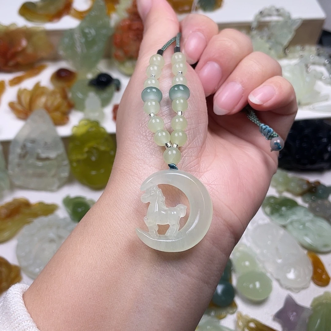 蛇纹石玉未镶嵌颈饰