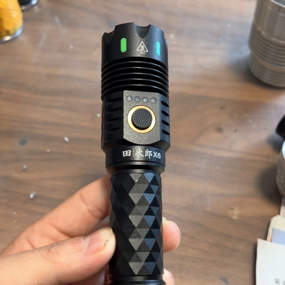 X6强光照射手电万流小直