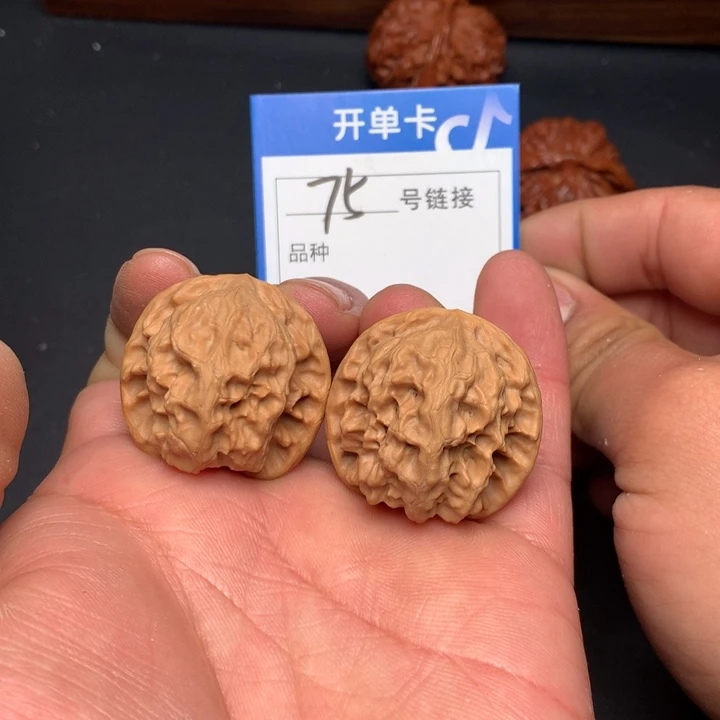文玩核桃把件32野狼75
