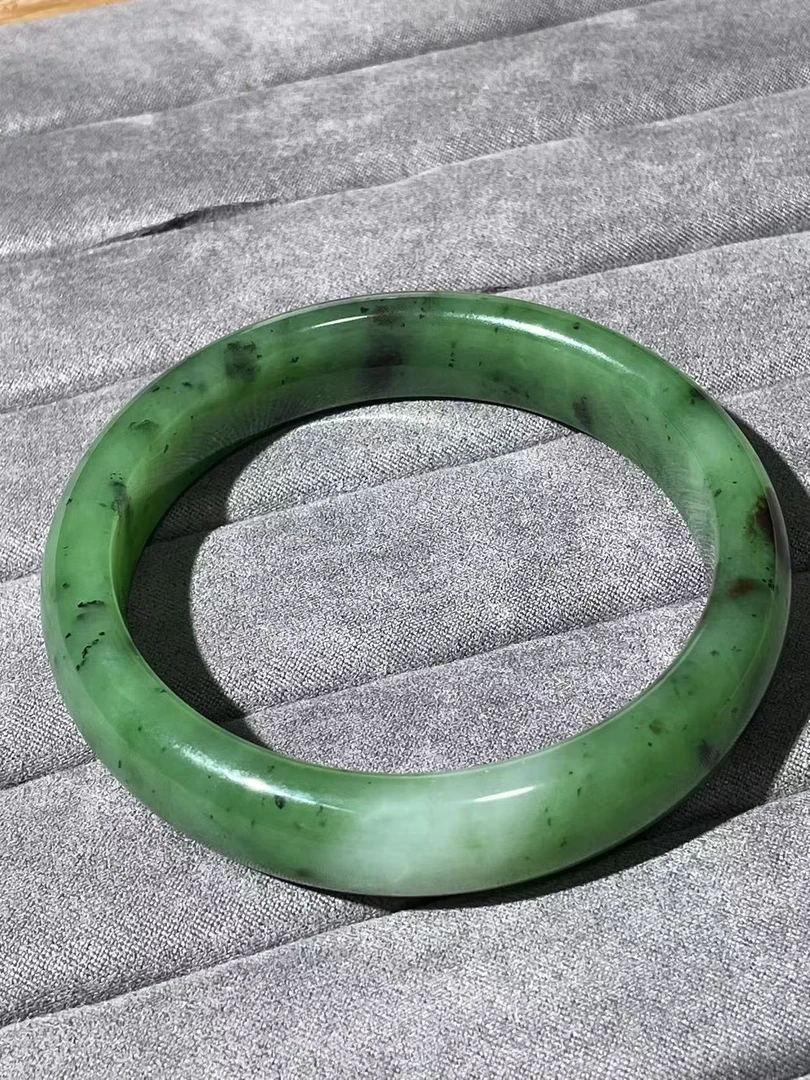 俄罗斯老料子苹果绿猕猴桃肉大圈口手镯，尺寸约63/15/8mm