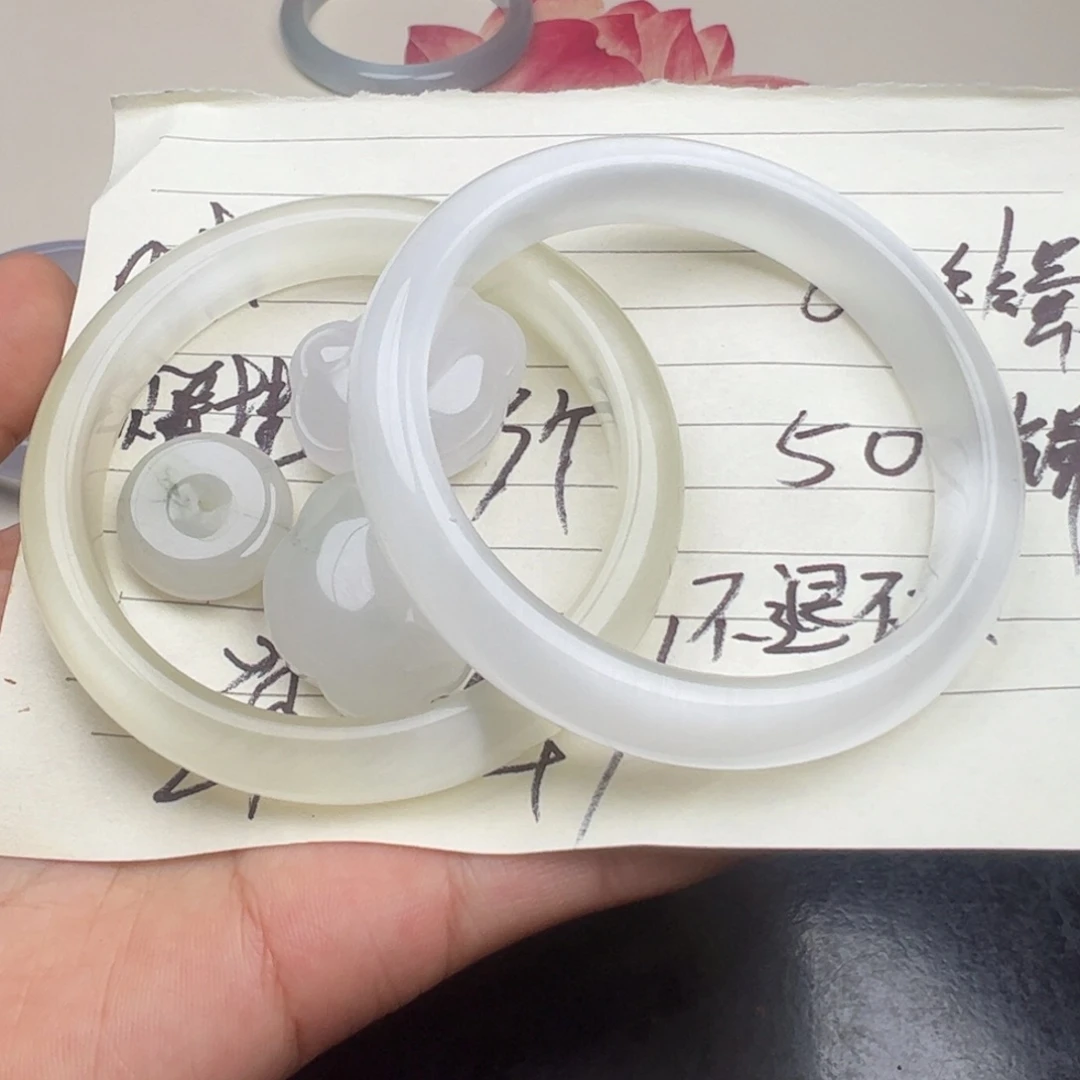 石英质玉手镯未镶嵌