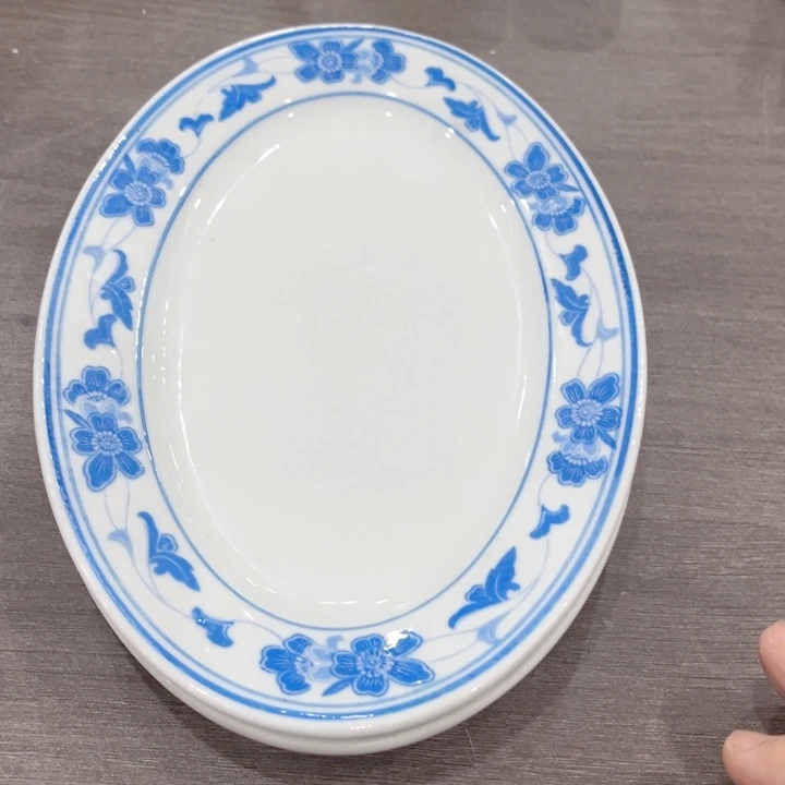 壶釉下五彩的瓷器和瓷器