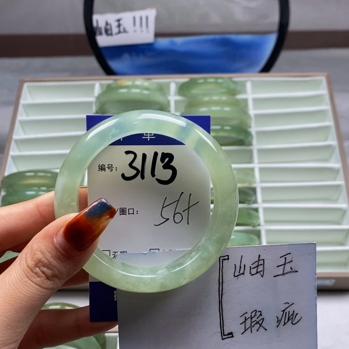 蛇纹石玉手镯未镶嵌