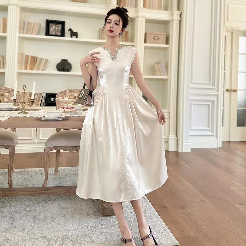 杏色无袖连衣裙女夏高级感醋酸V领无袖轻奢气质收腰显瘦简约长裙