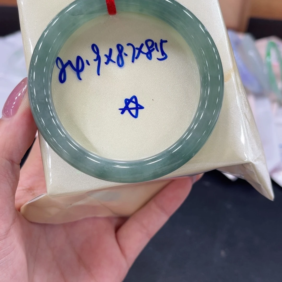 未镶嵌手镯翡翠翡翠