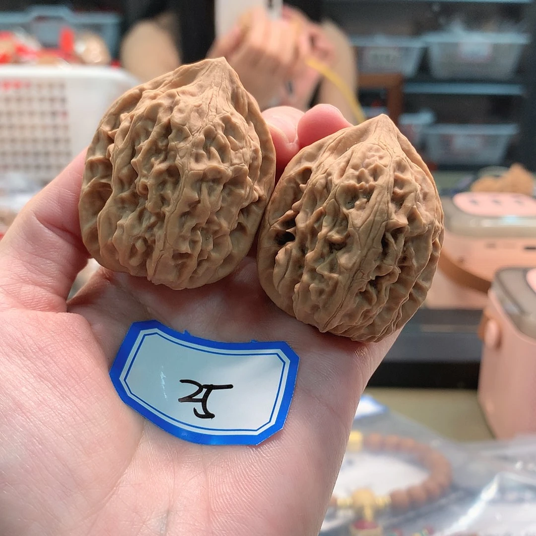 【闪购商品】文玩核桃吊坠老树鸡心 38