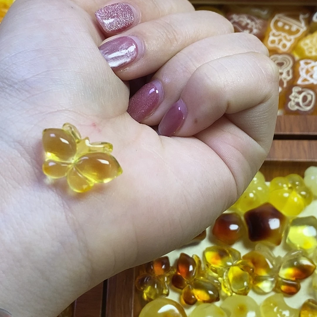 橄榄核吊坠小蝴蝶