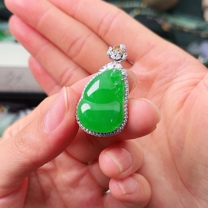 翡翠18K金镶嵌颈饰缅甸翡翠