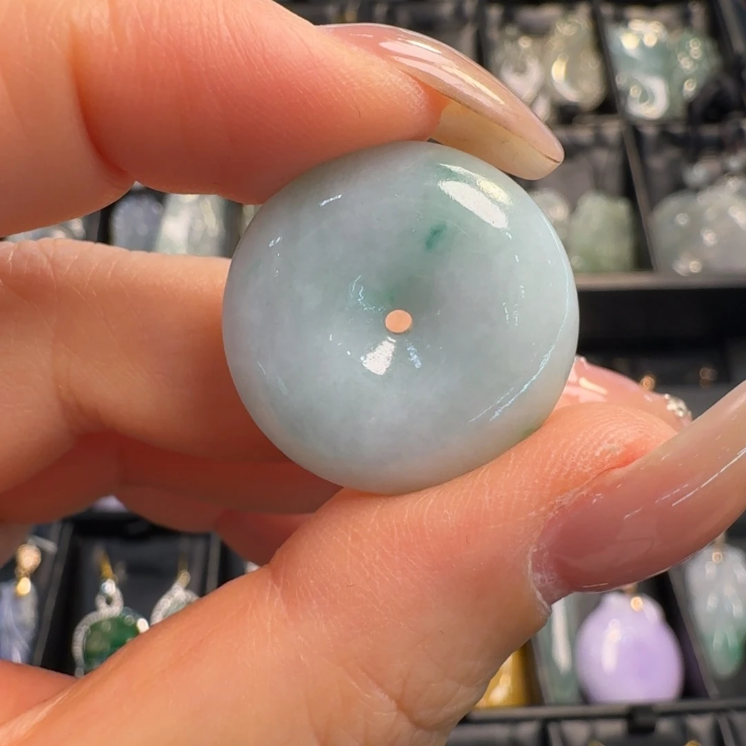 翡翠未镶嵌颈饰平安扣