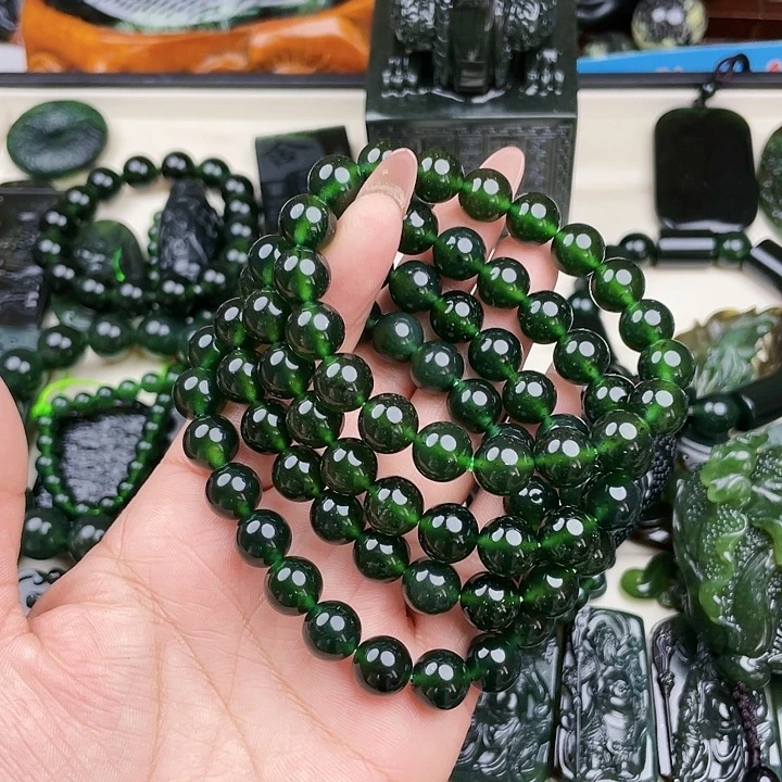 艾***了蛇纹石玉未镶嵌挂件