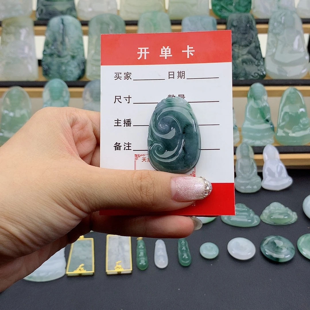 翡翠未镶嵌颈饰素衣