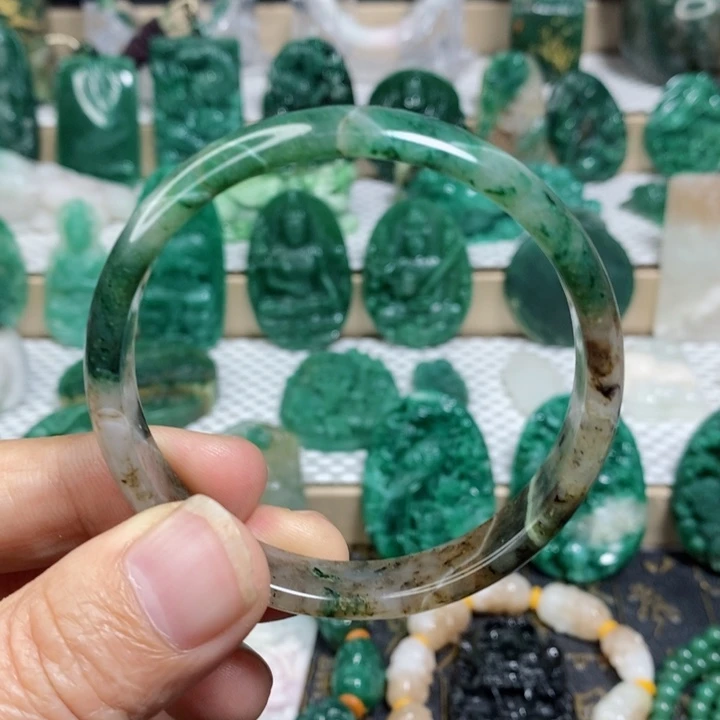 未镶嵌独山玉手镯