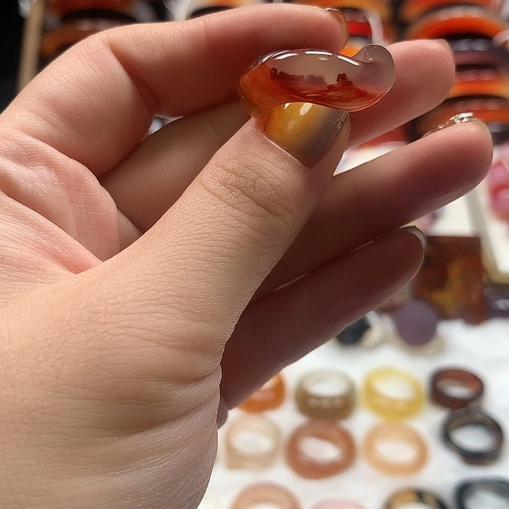 芜***A玛瑙/玉髓手镯未镶嵌