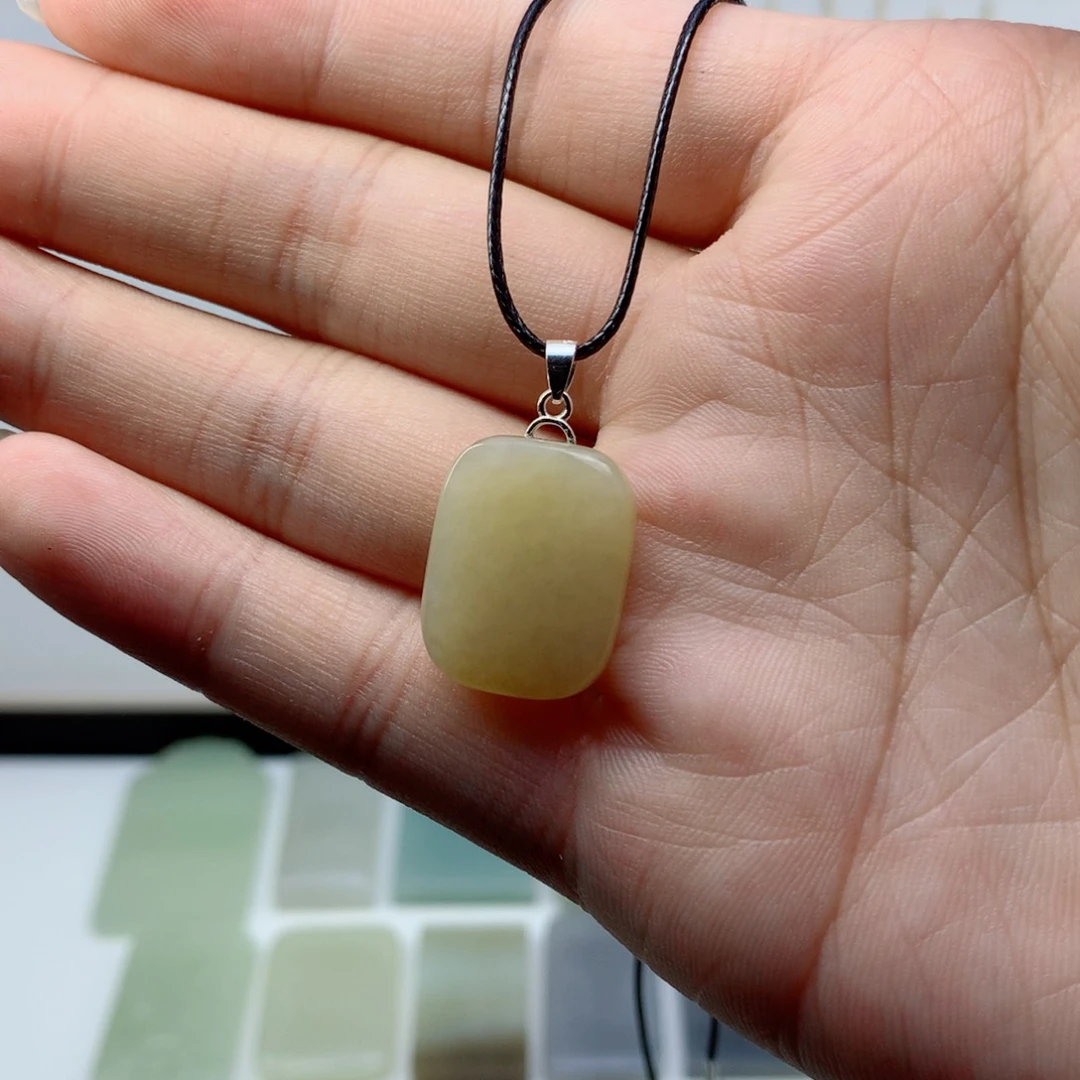 和田玉未镶嵌颈饰方*K