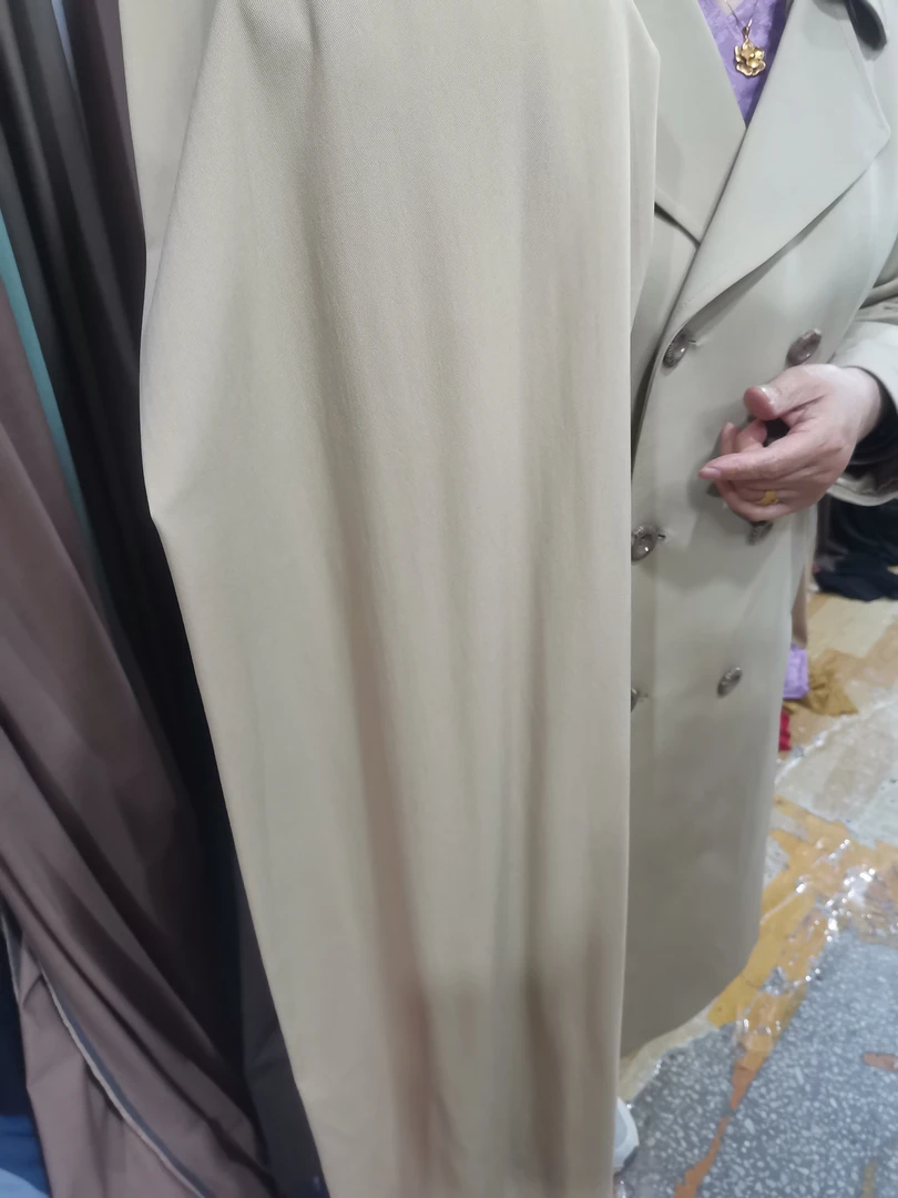 米黄色风衣料格弟2.6米，里衬1.6米面料