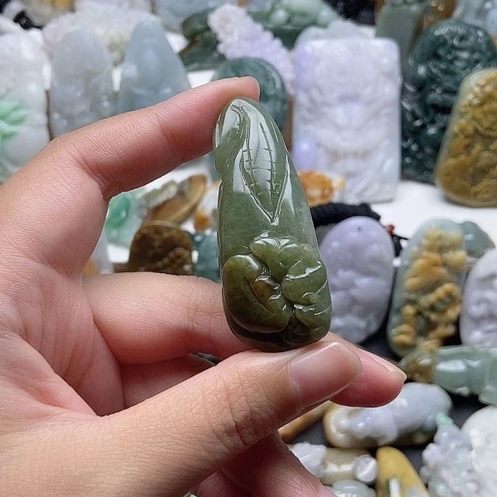 翡翠未镶嵌颈饰翡翠