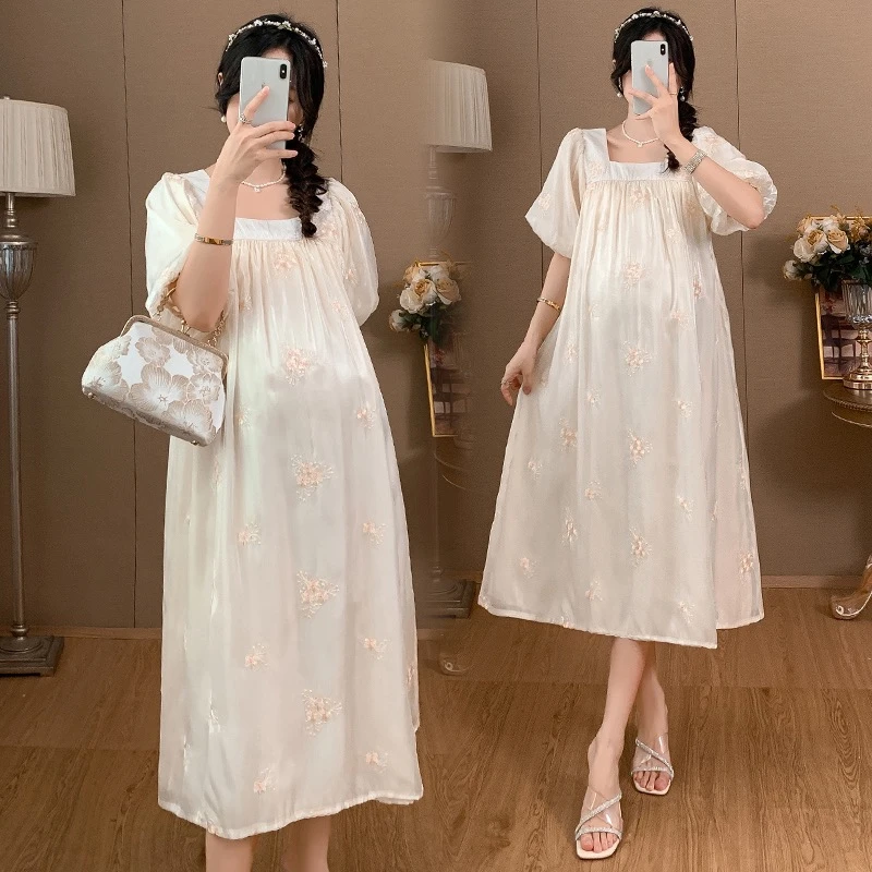 孕妇装2025年夏季新品时尚洋气时髦刺绣孕妈连衣裙宽松夏装