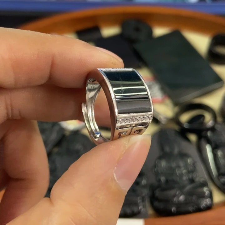 翡翠戒指未镶嵌墨翠