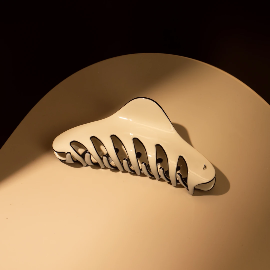 丹麦【E***a】 经典极简风醋酸鲨鱼夹（11cm）#0536