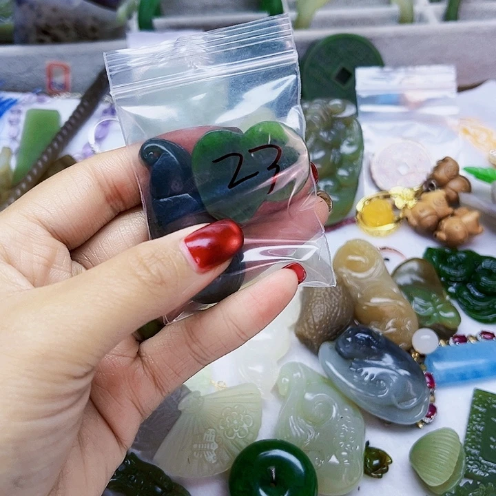 伟***i和田玉（糖玉）未镶嵌珠宝半成品