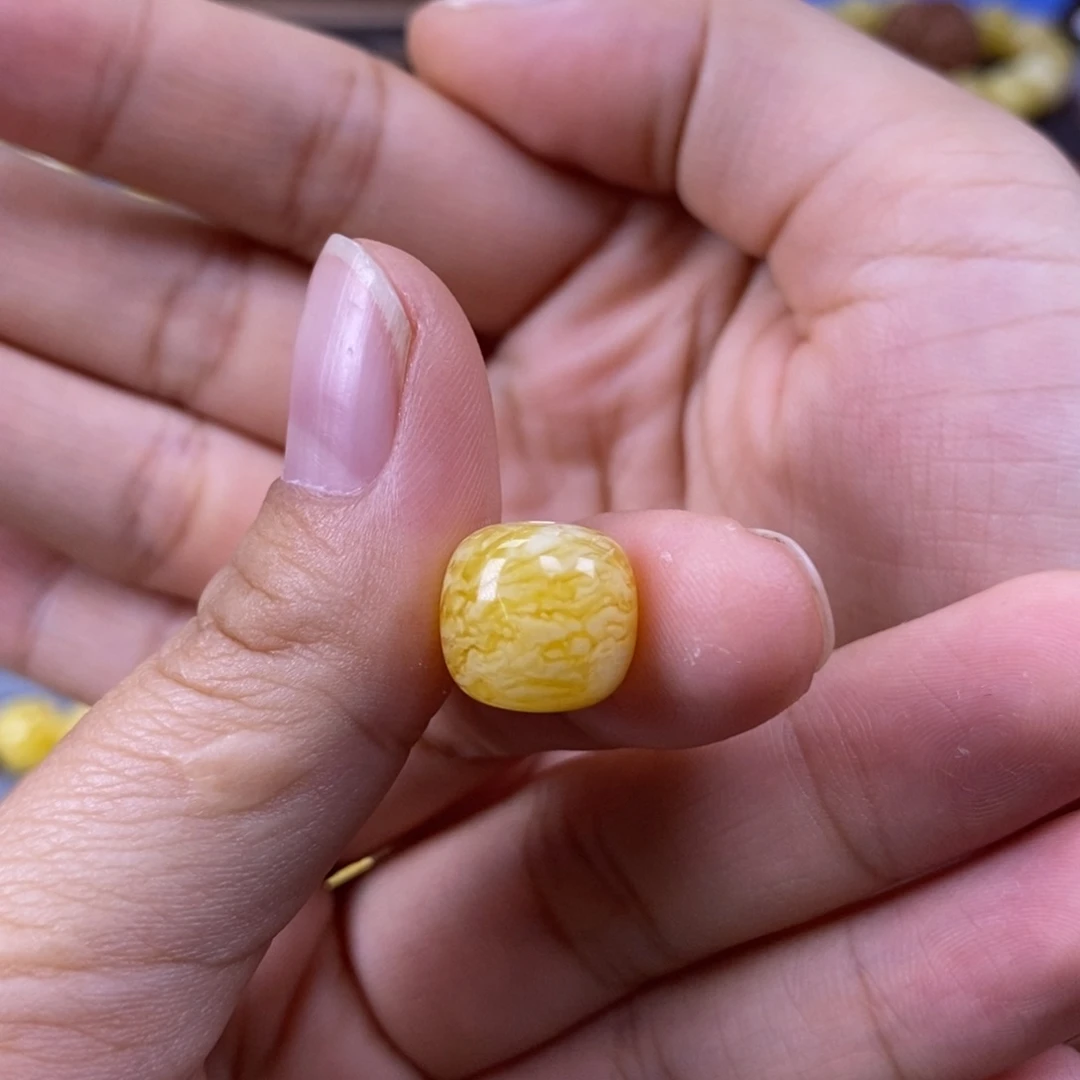 琥珀未镶嵌珠宝奇石带**哥