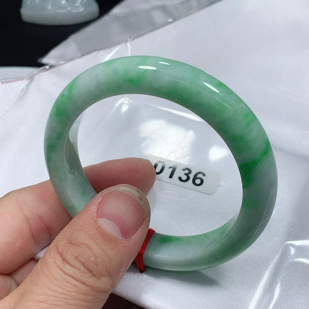 翡翠手镯未镶嵌天然缅甸A货翡翠手镯