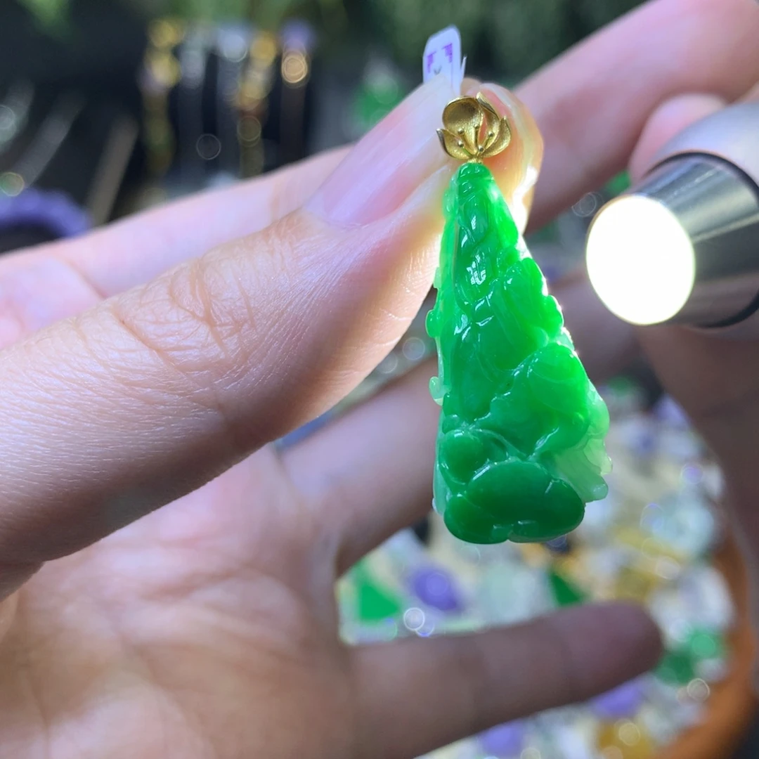 颈饰18K金镶嵌翡翠