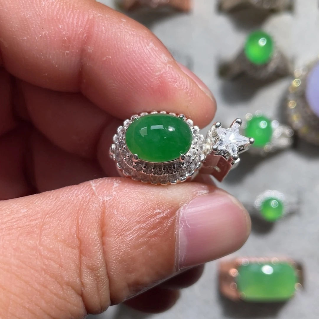 翡翠裸石冰绿蛋面铜托