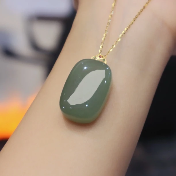 【青岚】天然和田玉湖水绿高品质无事牌吊坠