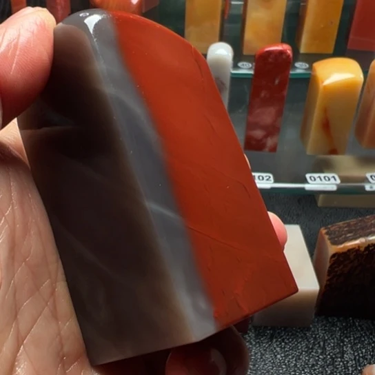 老挝石江*客牛角冻红印石