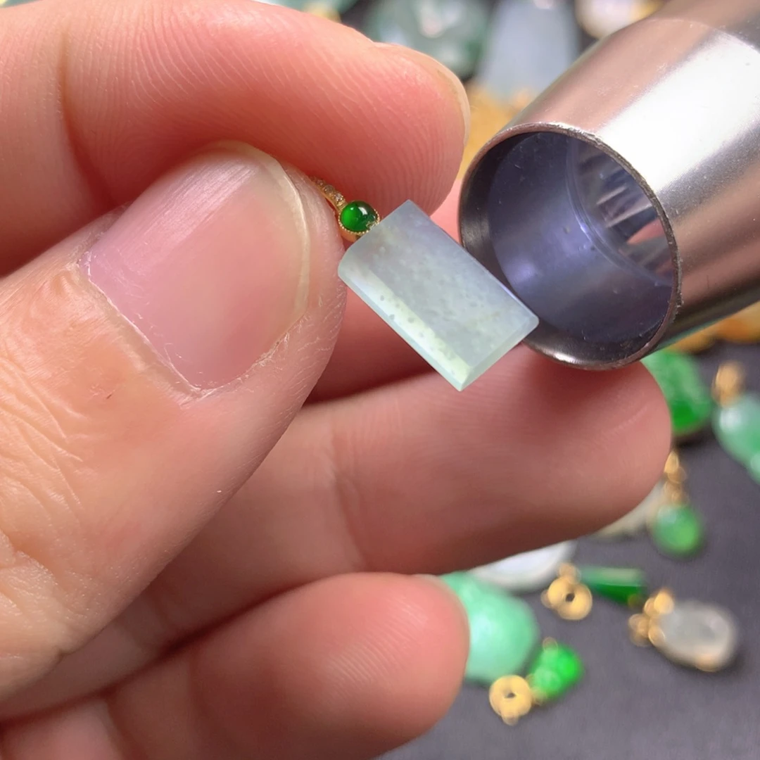 【闪购商品】颈饰18K金镶嵌翡翠翡翠