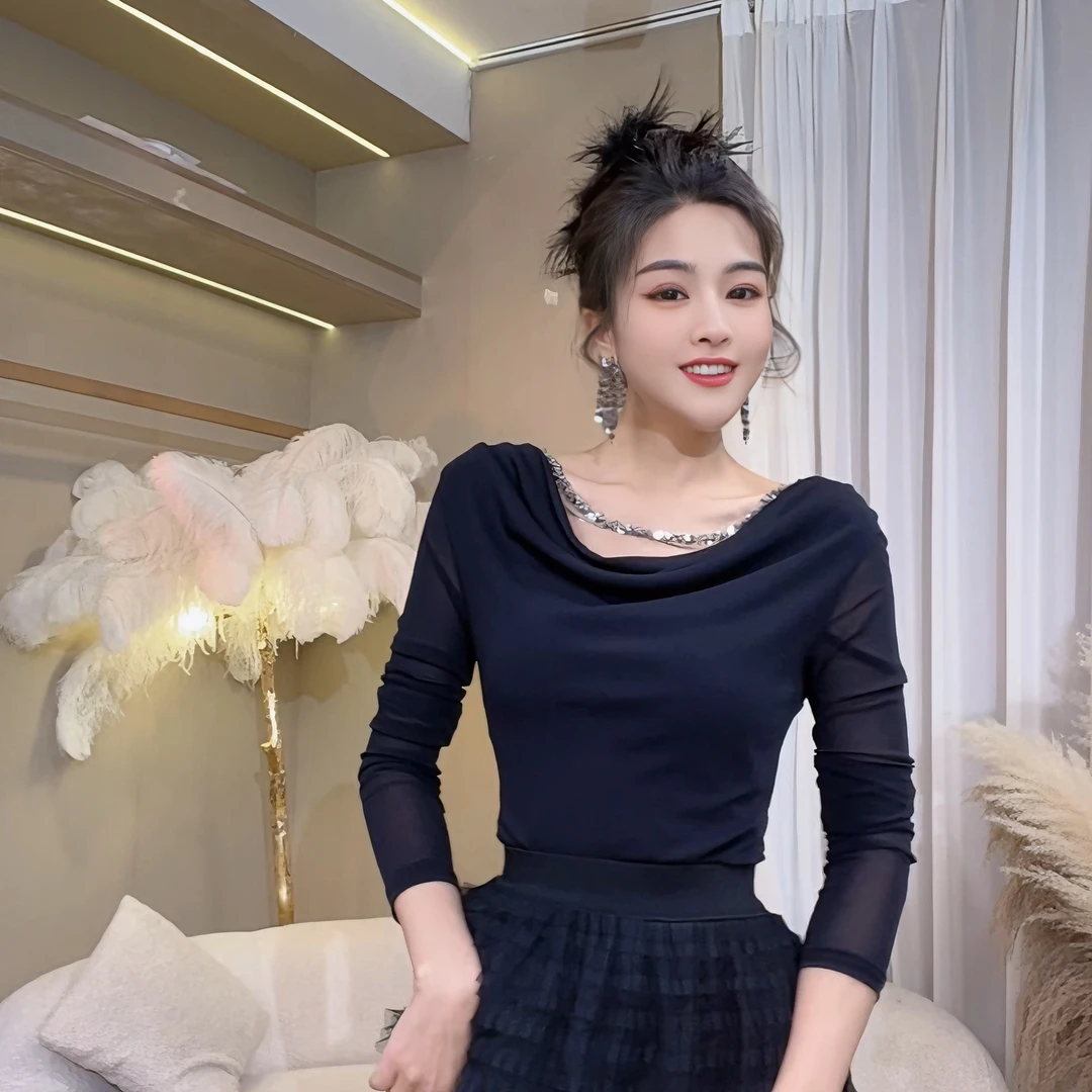 【嘉嘉专享】33678秋冬显瘦百搭半高领长袖钻钻拼接设计感女装上衣