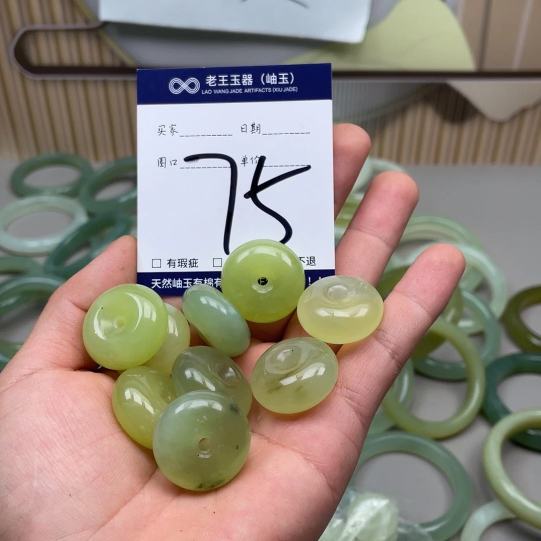 岫玉手镯手镯未镶嵌