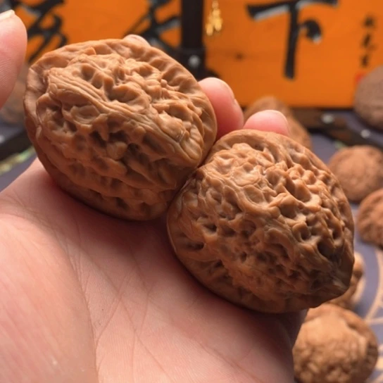 三***街桃核把件文玩核桃红锦鲤42