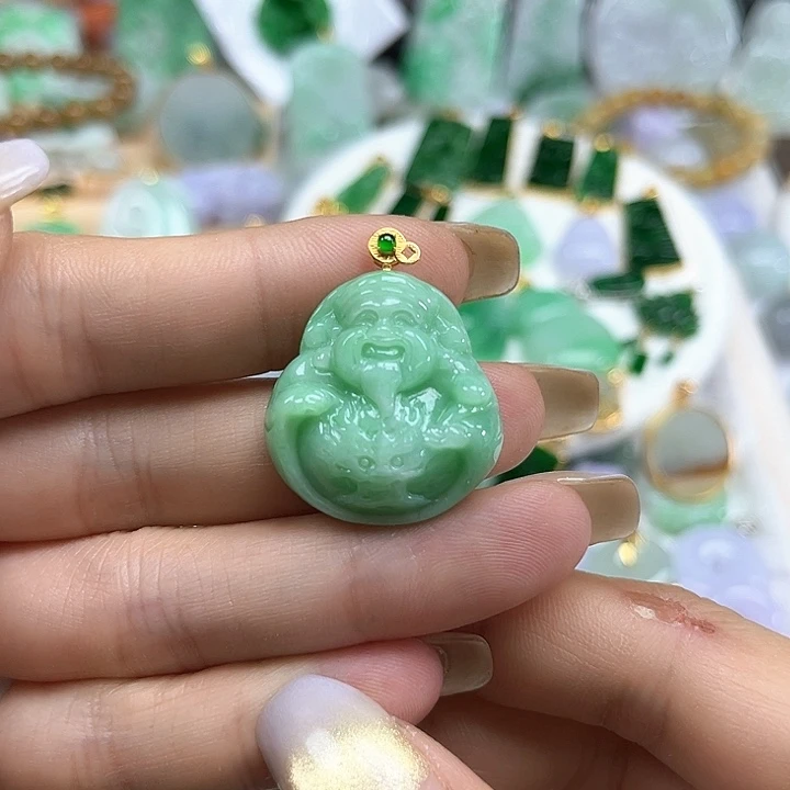 翡翠未镶嵌颈饰财神