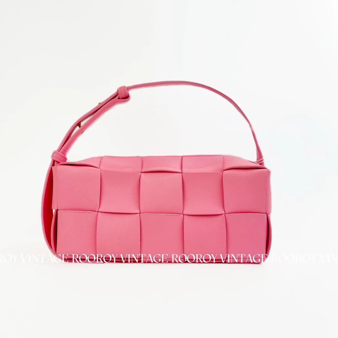 95新 BOTTEGA VENETA/葆蝶家 cassette粉色金扣编织腋下包/1718