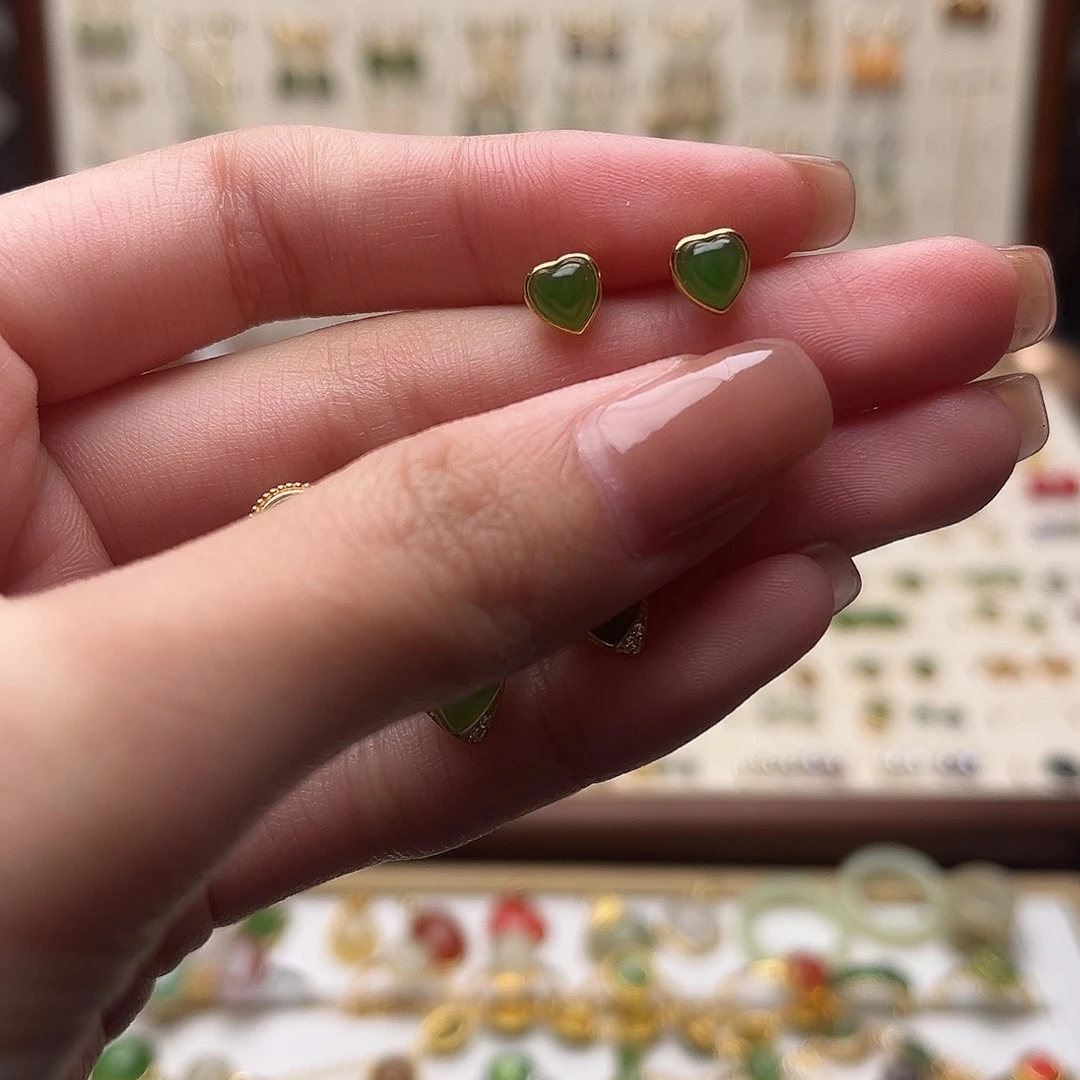 和田玉未镶嵌耳饰