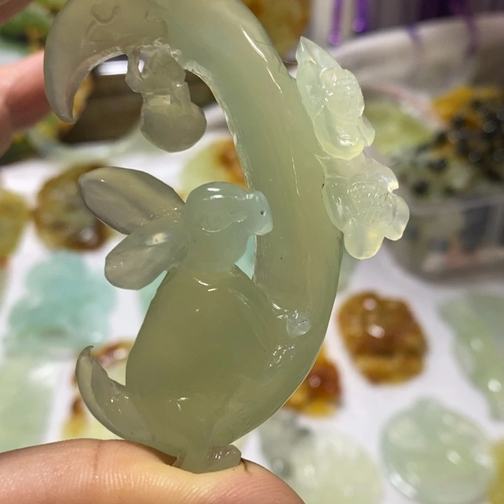 蛇纹石玉未镶嵌颈饰