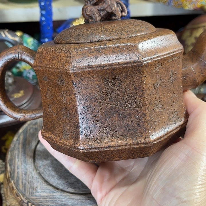 茶壶紫泥原矿泥料手工制作的一把紫砂壶。