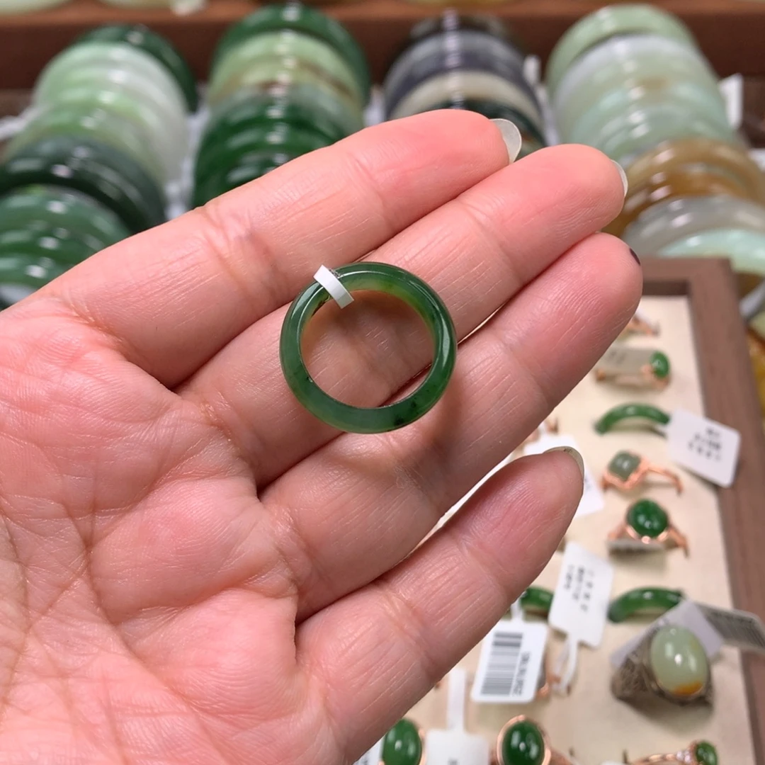 小***女和田玉（碧玉）未镶嵌戒圈