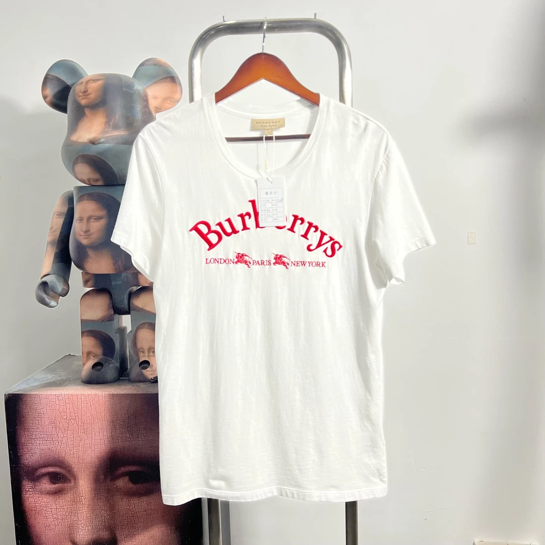 99新 BURBERRY/博柏利 刺绣短袖 p2319 尺码：M 衣长72胸围49编码1