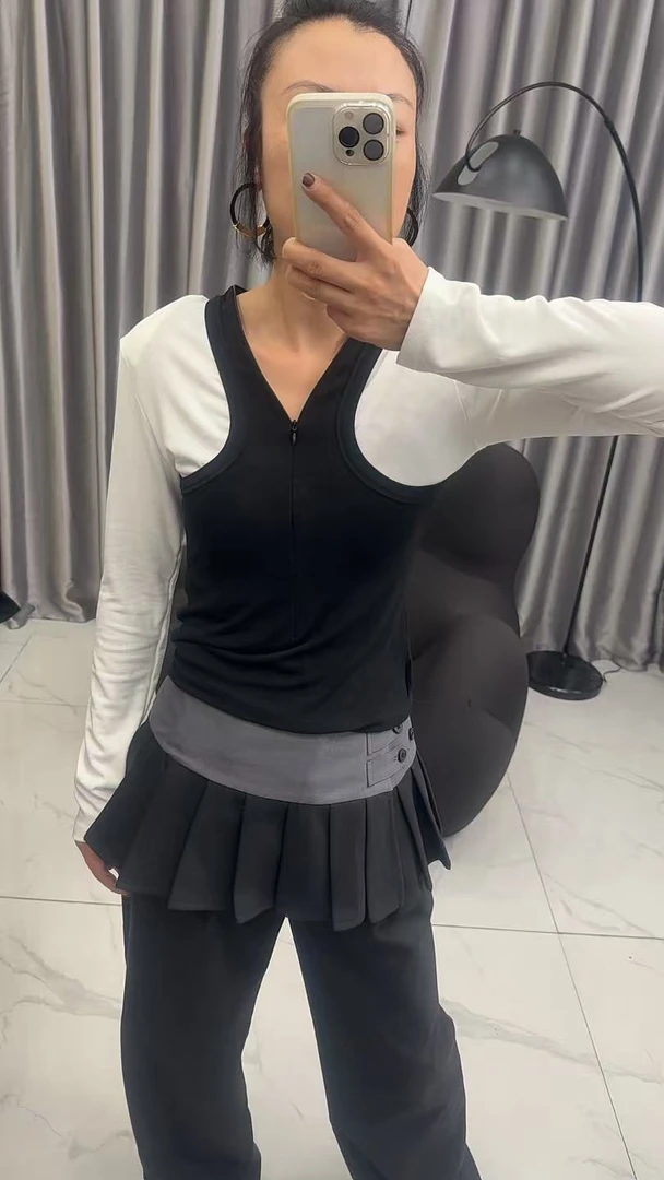 2025年秋拼接假两件套v领T恤常规款撞色修身气质修身型