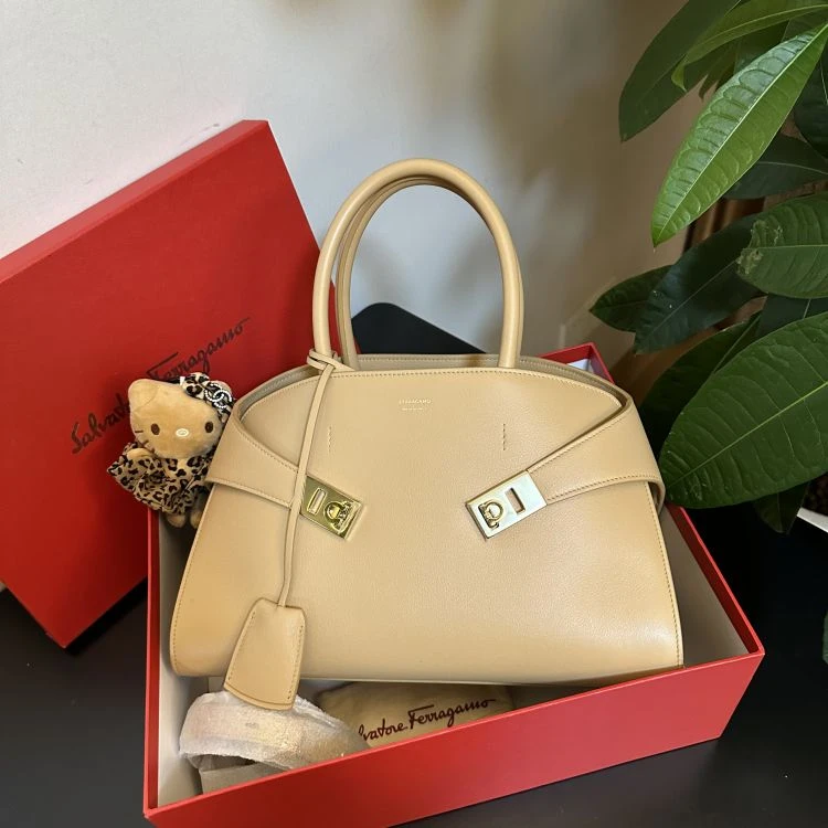 99新/菲拉格慕/包包/[251106Ev001]/C8855006605