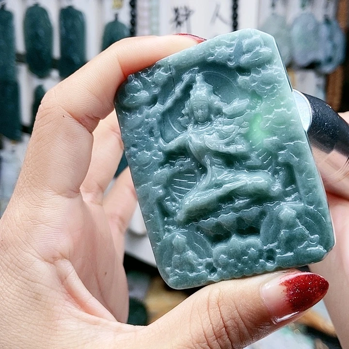 颈饰足铂镶嵌翡翠翡翠