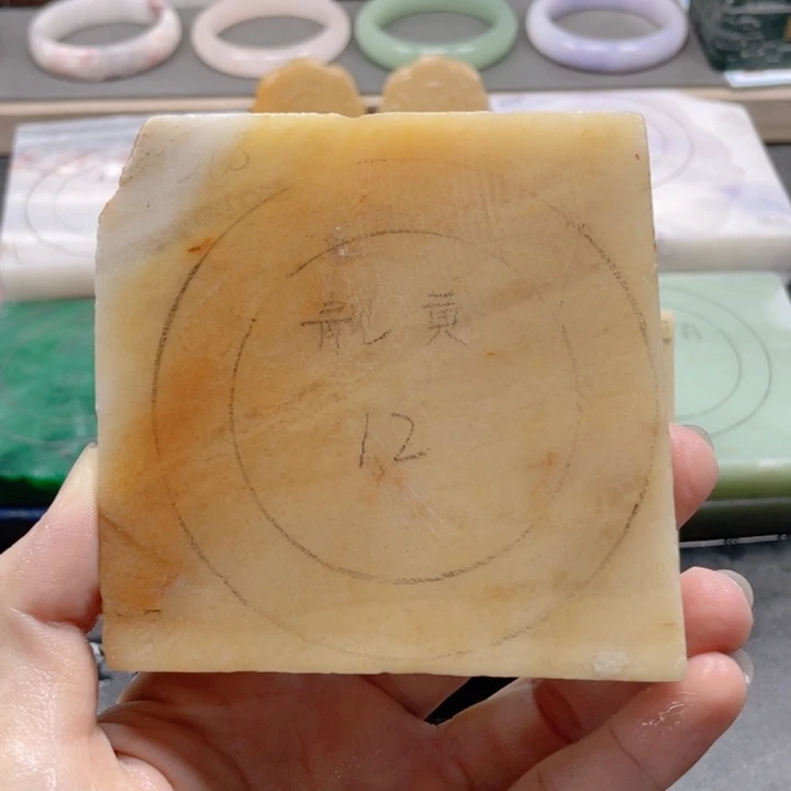 未镶嵌手镯石英质玉定制