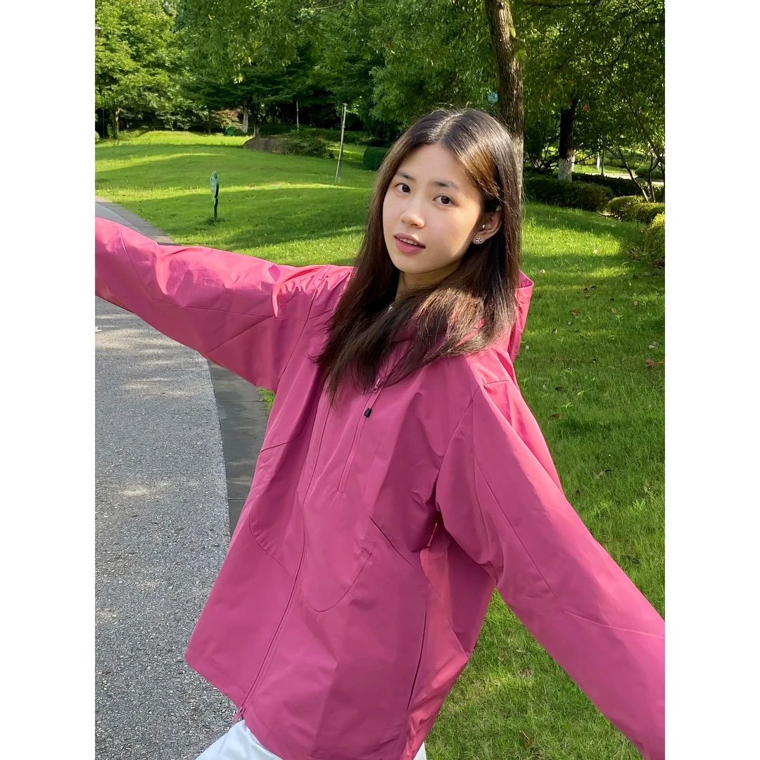 正品斐乐【官方旗舰】火龙果色户外冲锋衣女款2025新款高级感春秋徒