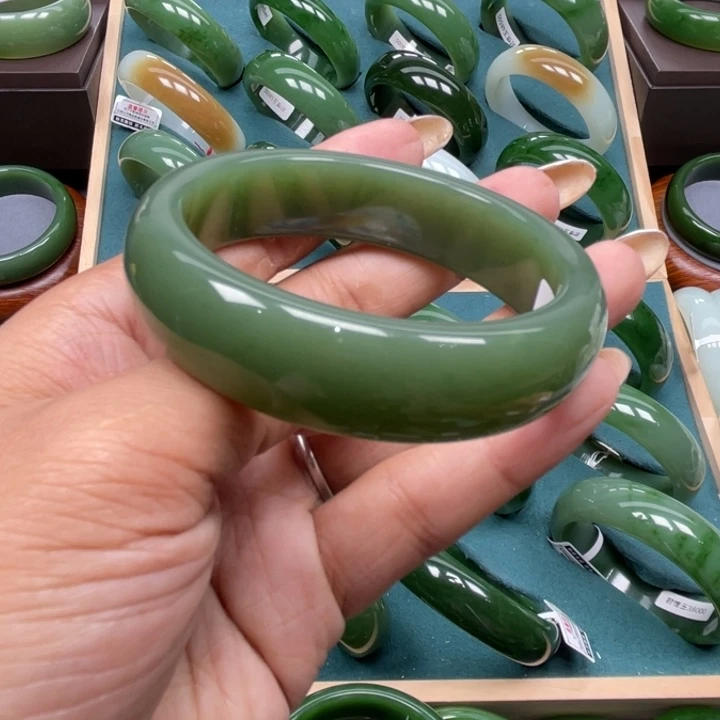 和田玉(碧玉)未镶嵌手镯
