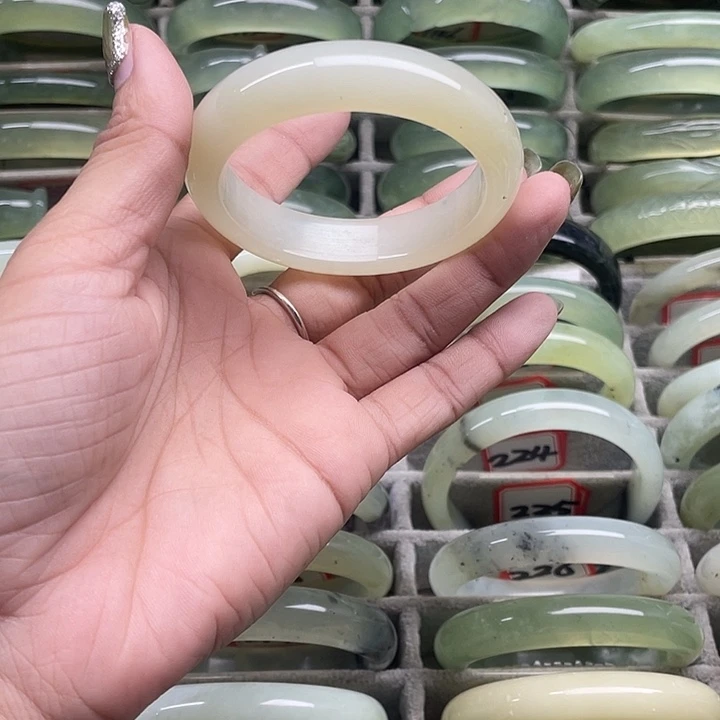 蛇纹石玉未镶嵌手镯214