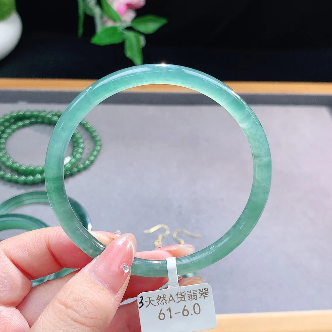 未镶嵌手镯（圆镯）翡翠
