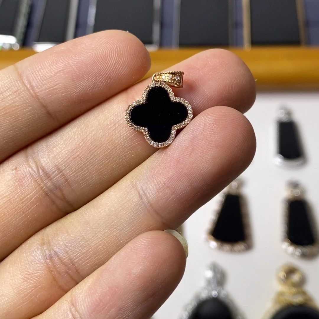 颈饰18K金镶嵌翡翠